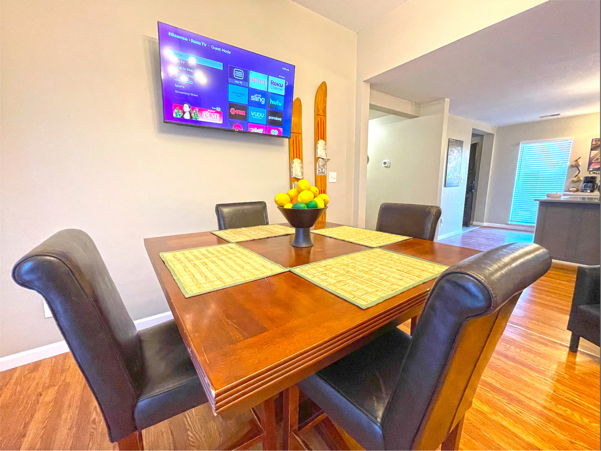 Captain's Quarters | One King size Waterfront Condo on Ohio River