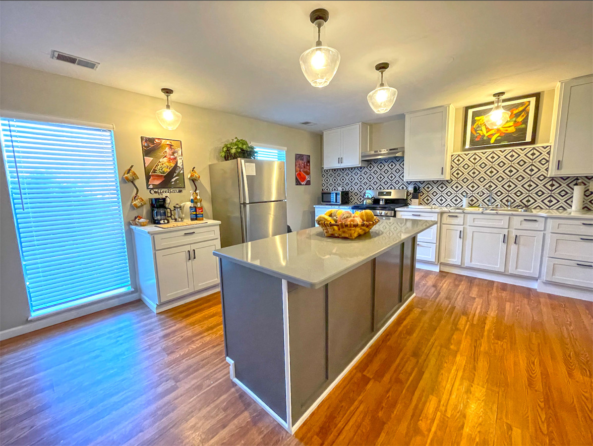 Captain's Quarters | One King size Waterfront Condo on Ohio River