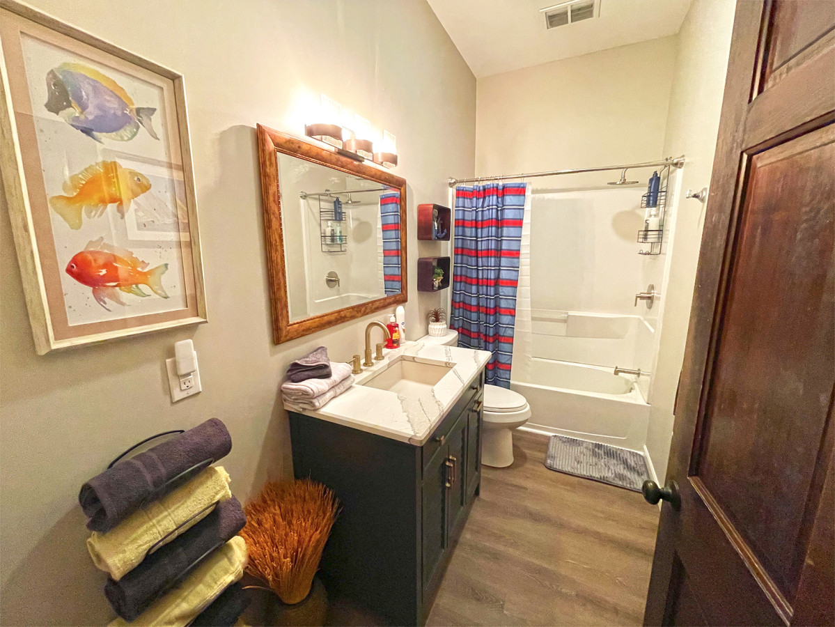 Captain's Quarters | One King size Waterfront Condo on Ohio River