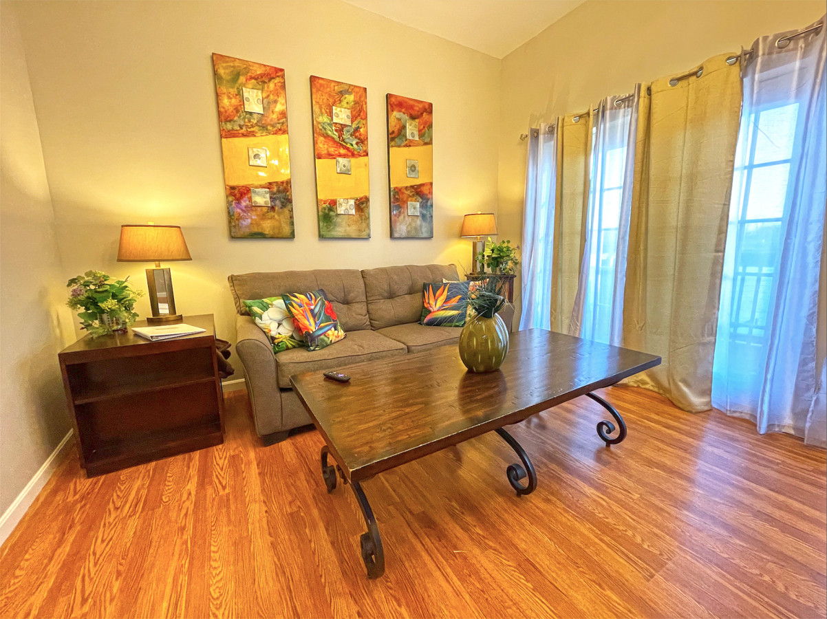 Captain's Quarters | One King size Waterfront Condo on Ohio River