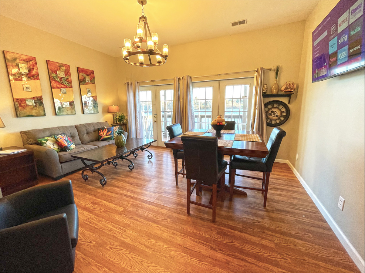 Captain's Quarters | One King size Waterfront Condo on Ohio River