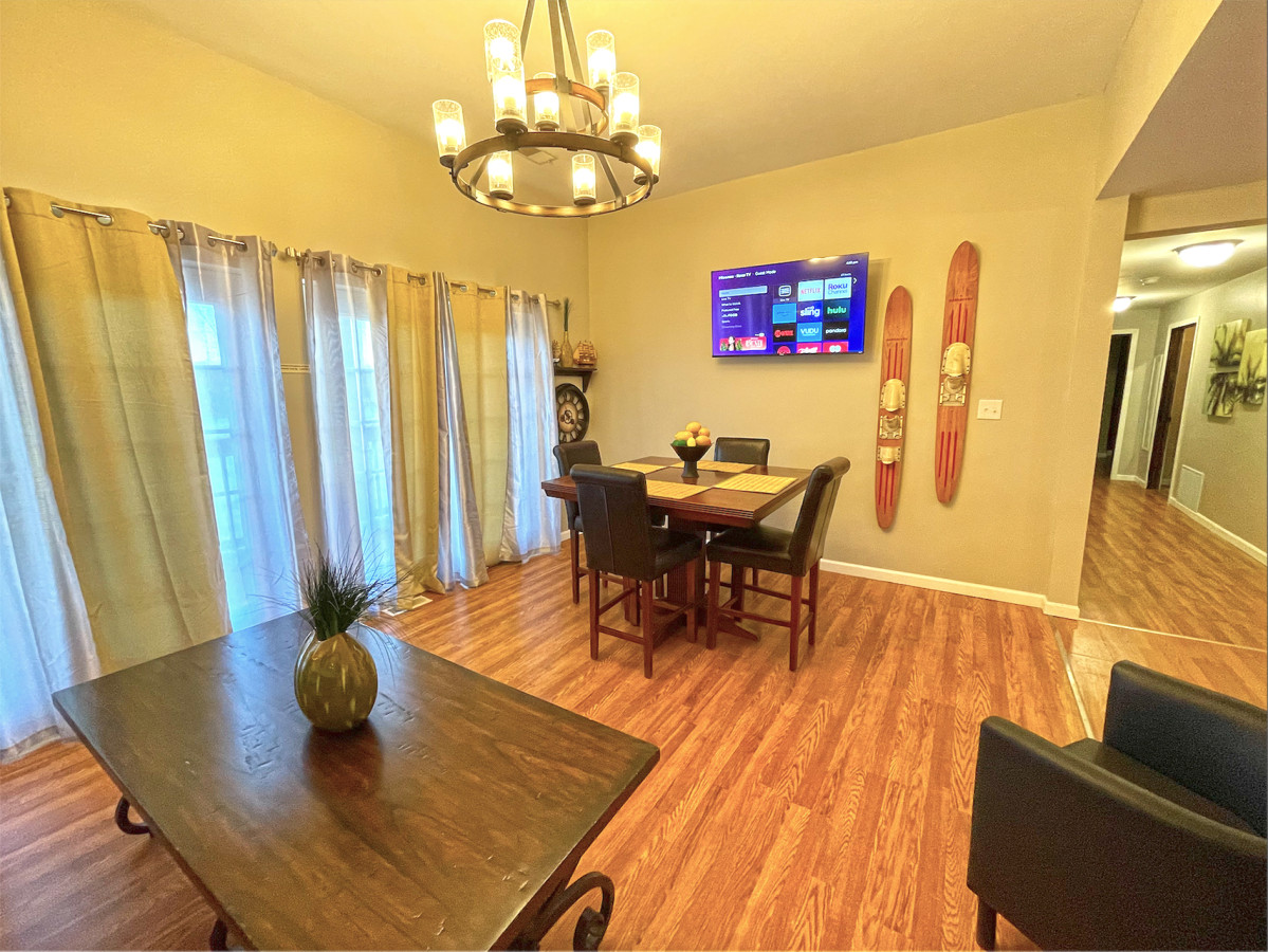 Captain's Quarters | One King size Waterfront Condo on Ohio River