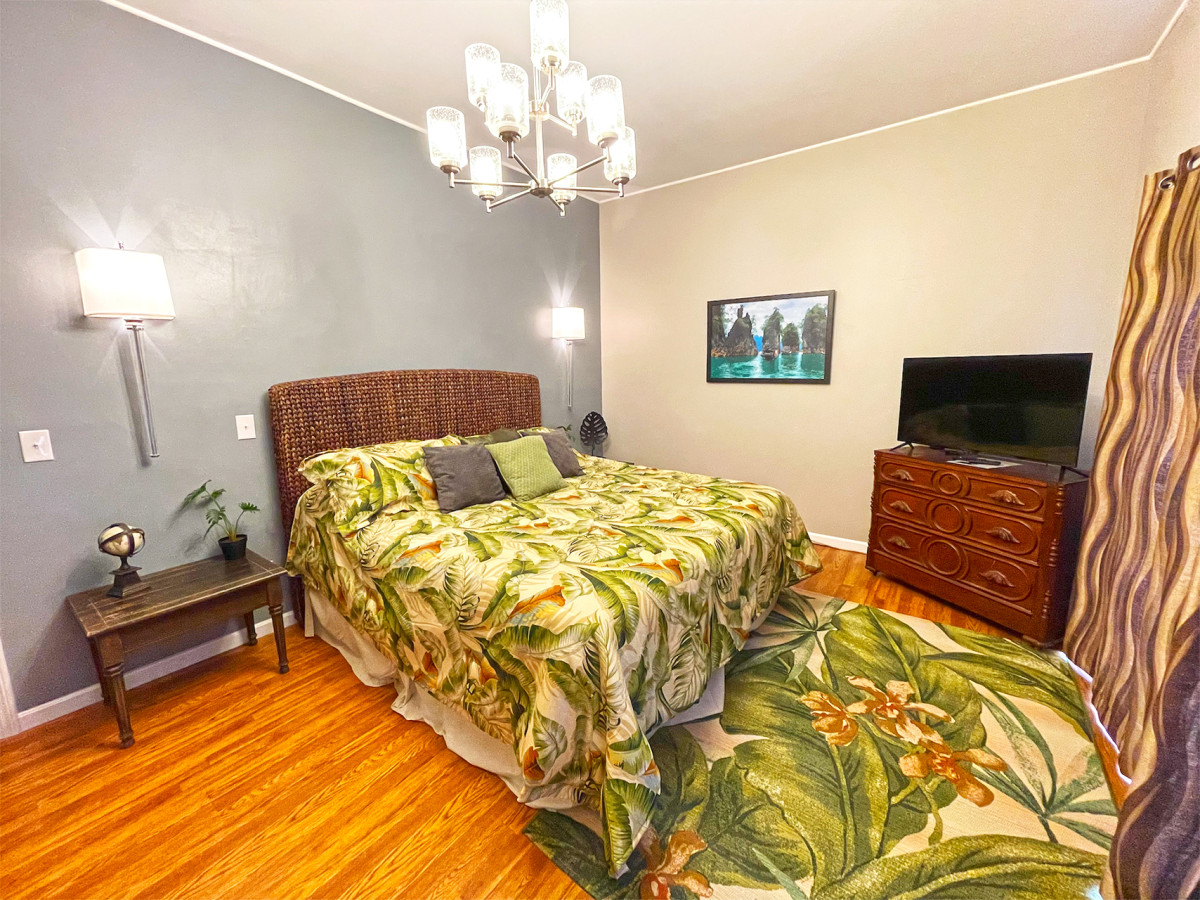 Captain's Quarters | One King size Waterfront Condo on Ohio River