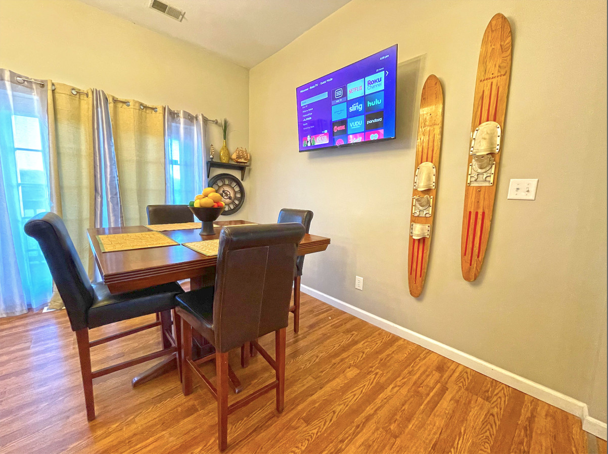 Captain's Quarters | One King size Waterfront Condo on Ohio River