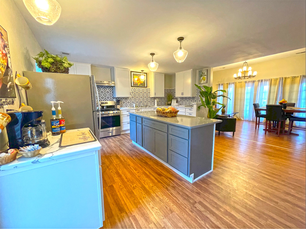 Captain's Quarters | One King size Waterfront Condo on Ohio River