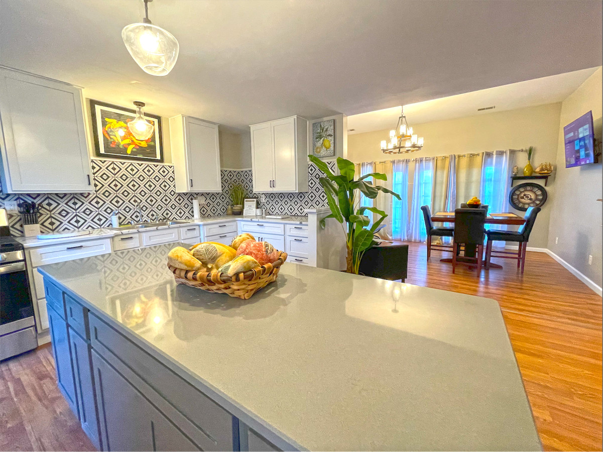 Captain's Quarters | One King size Waterfront Condo on Ohio River