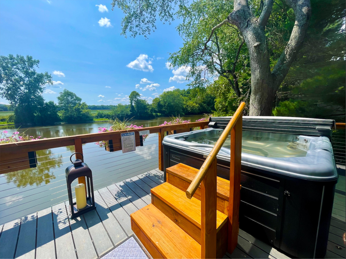 Towering Pines Villa w/ Hot Tub & Rooftop Terrace