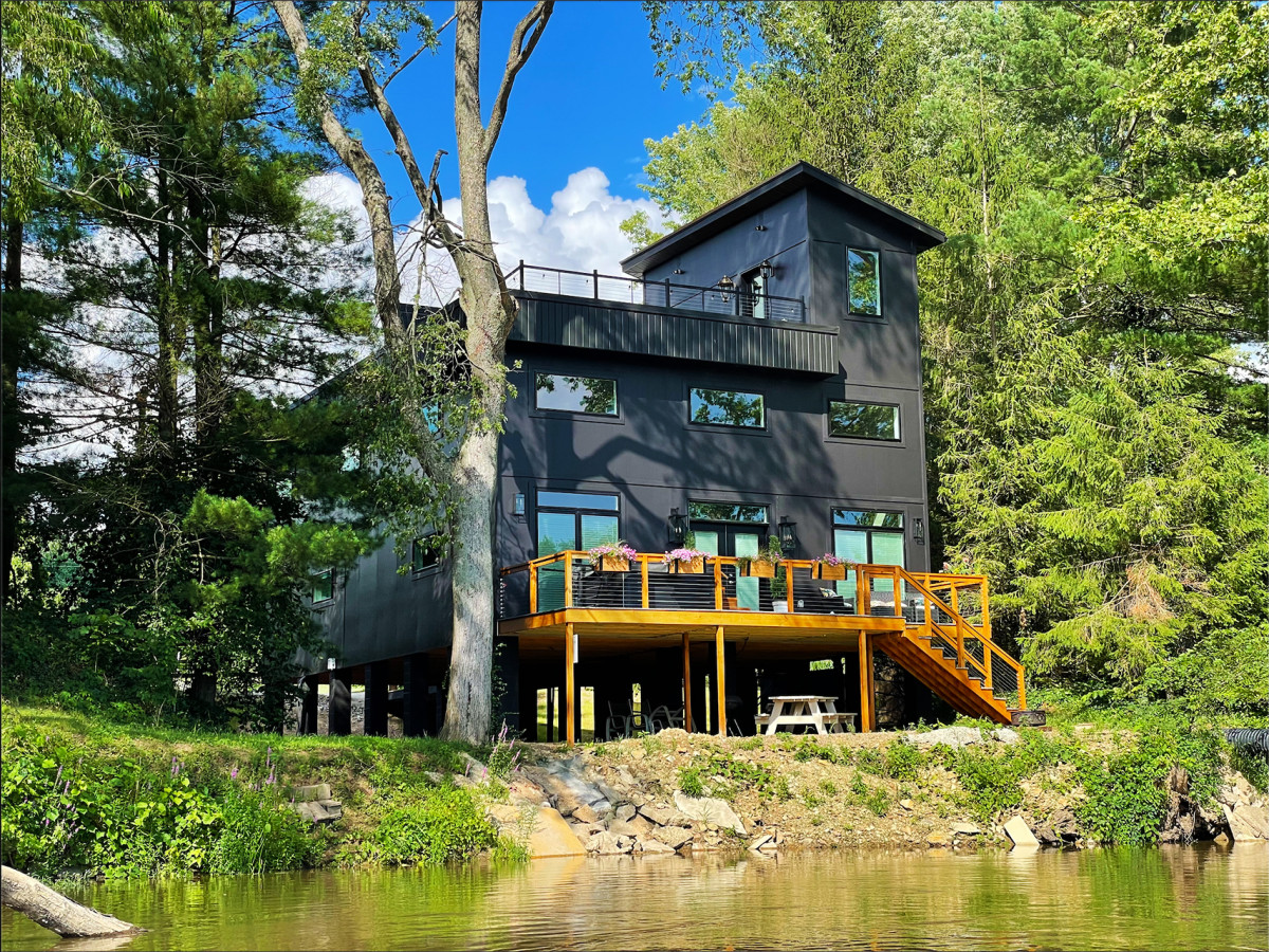 Towering Pines Villa w/ Hot Tub & Rooftop Terrace