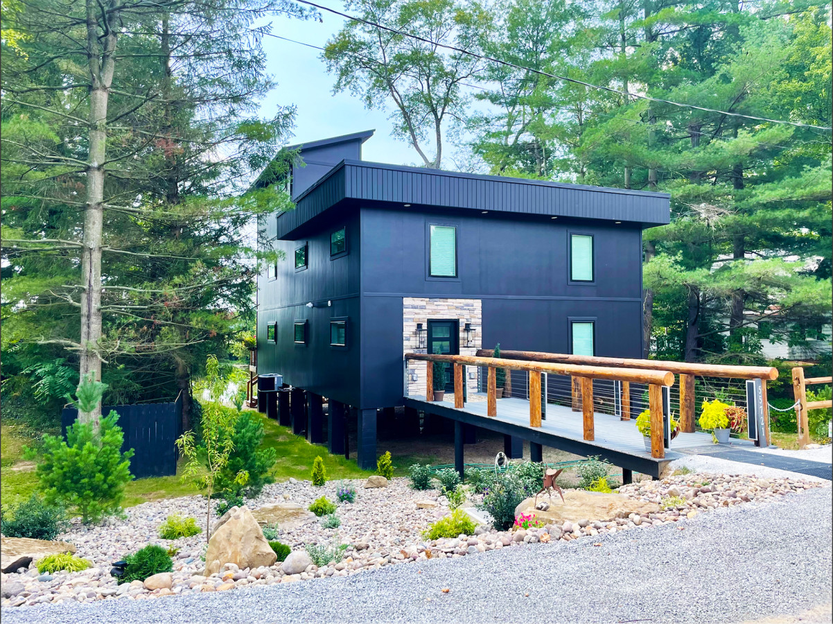 Towering Pines Villa w/ Hot Tub & Rooftop Terrace