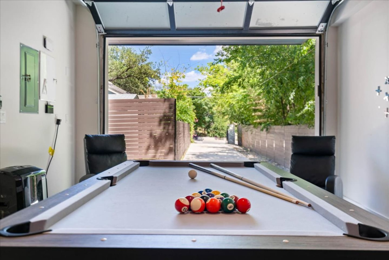 Luxury 4BR East Austin Home w/ Pool table & Game Room 3