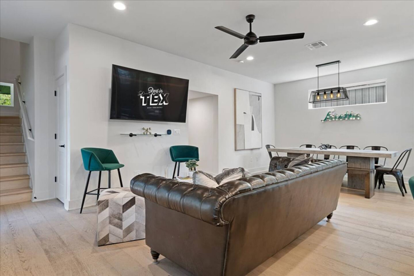 Luxury 4BR East Austin Home w/ Pool table & Game Room 6