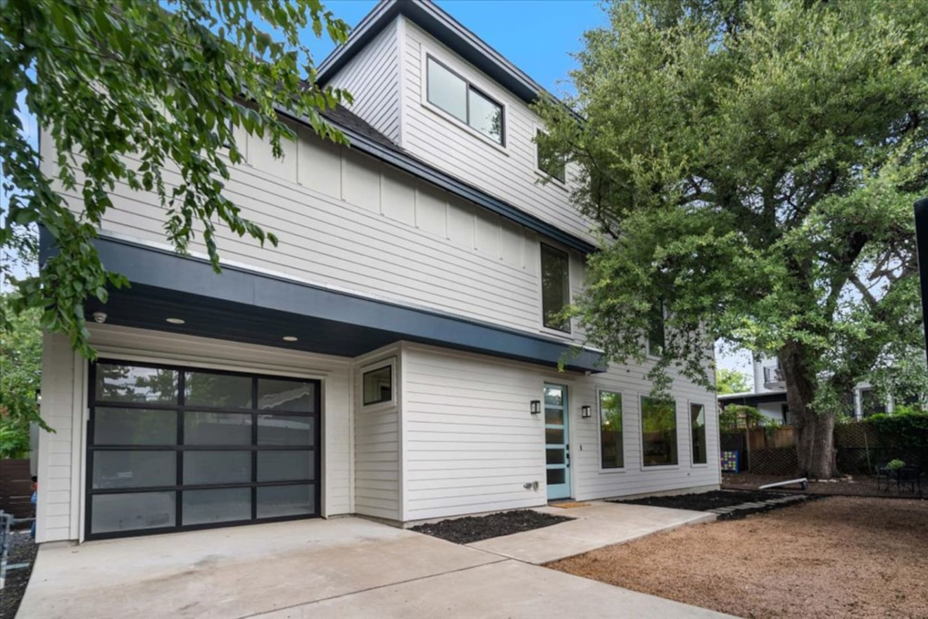 Luxury 4BR East Austin Home w/ Pool table & Game Room 2