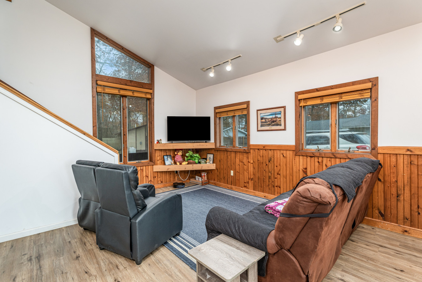 Cozy Home on Lake Huron I living room with high-speed internet and smart TV