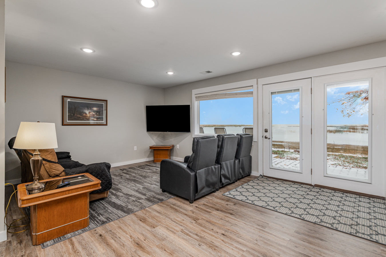 Cozy Home on Lake Huron II living room with smart TV and fast internet