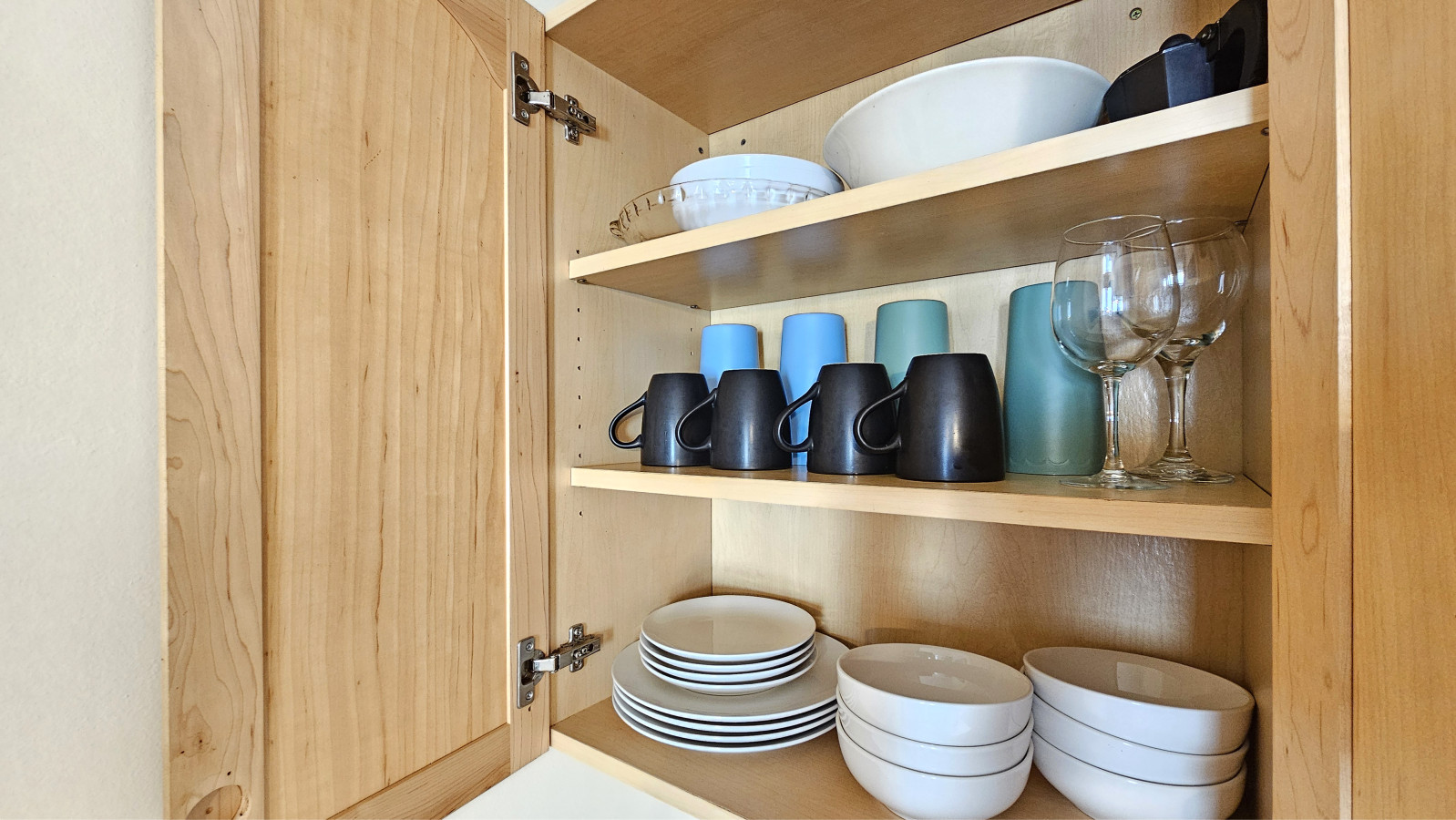 WGH 422 · Suite 422 at The Waikiki Grand | Photo 16