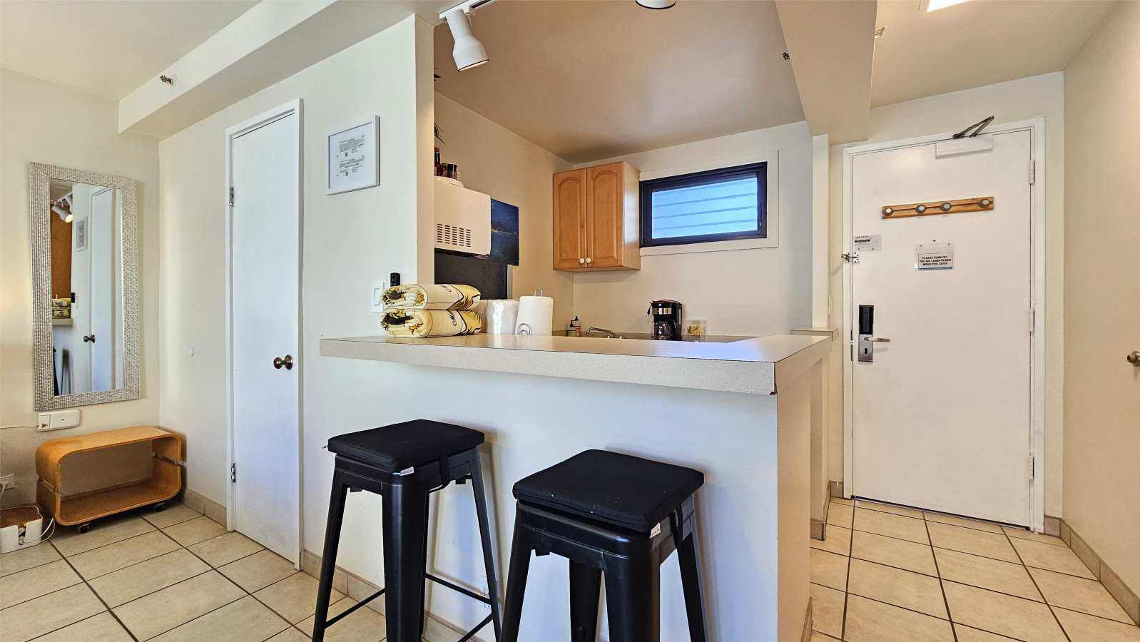 WGH 422 · Suite 422 at The Waikiki Grand | Photo 9