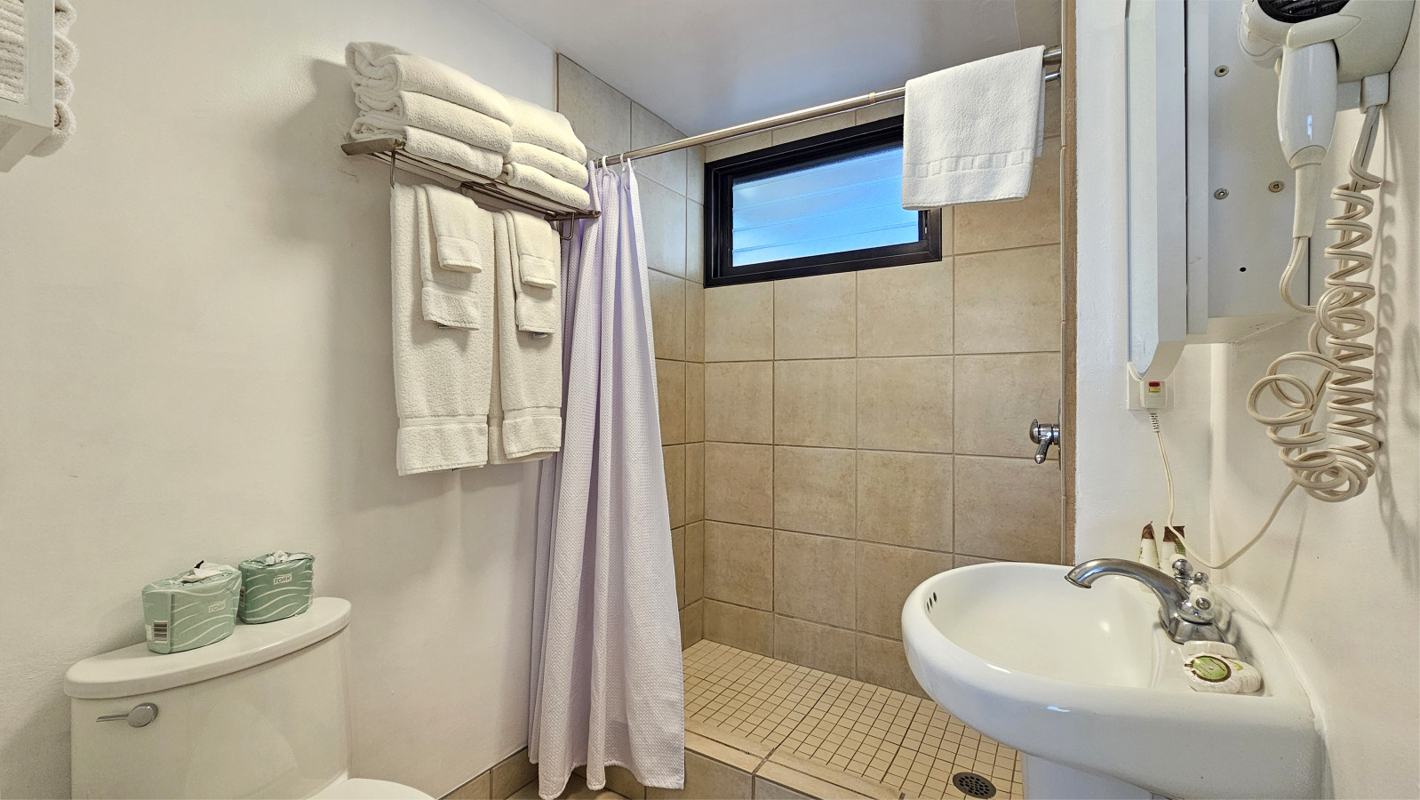 WGH 422 · Suite 422 at The Waikiki Grand | Photo 6