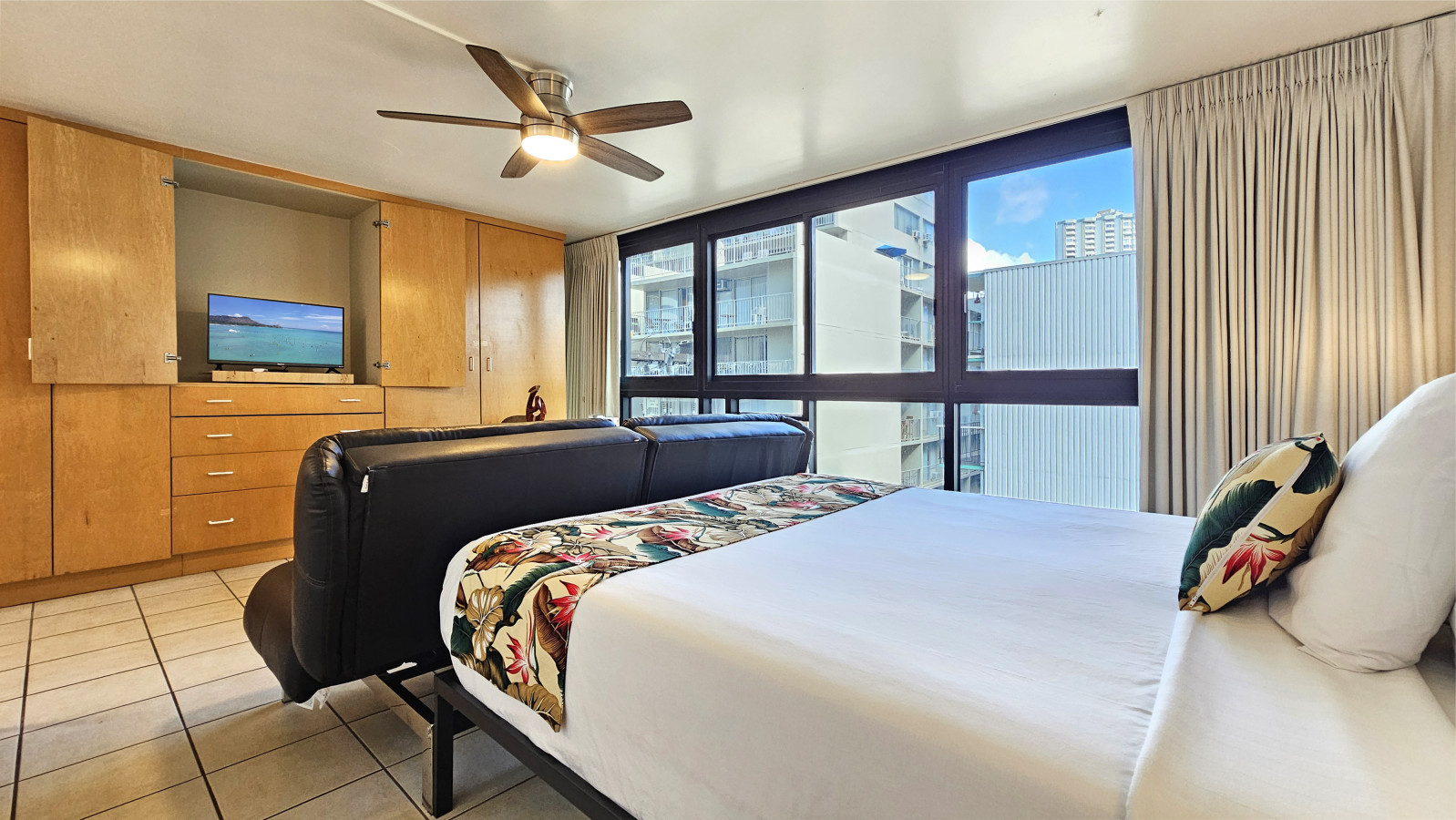 WGH 422 · Suite 422 at The Waikiki Grand | Photo 5