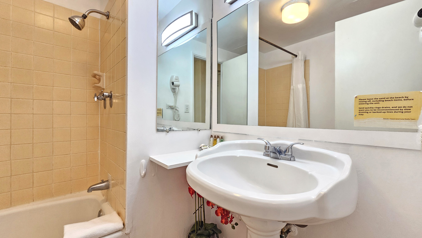 WGH 412 · Large Studio Waikiki Grand Hotel | Photo 12