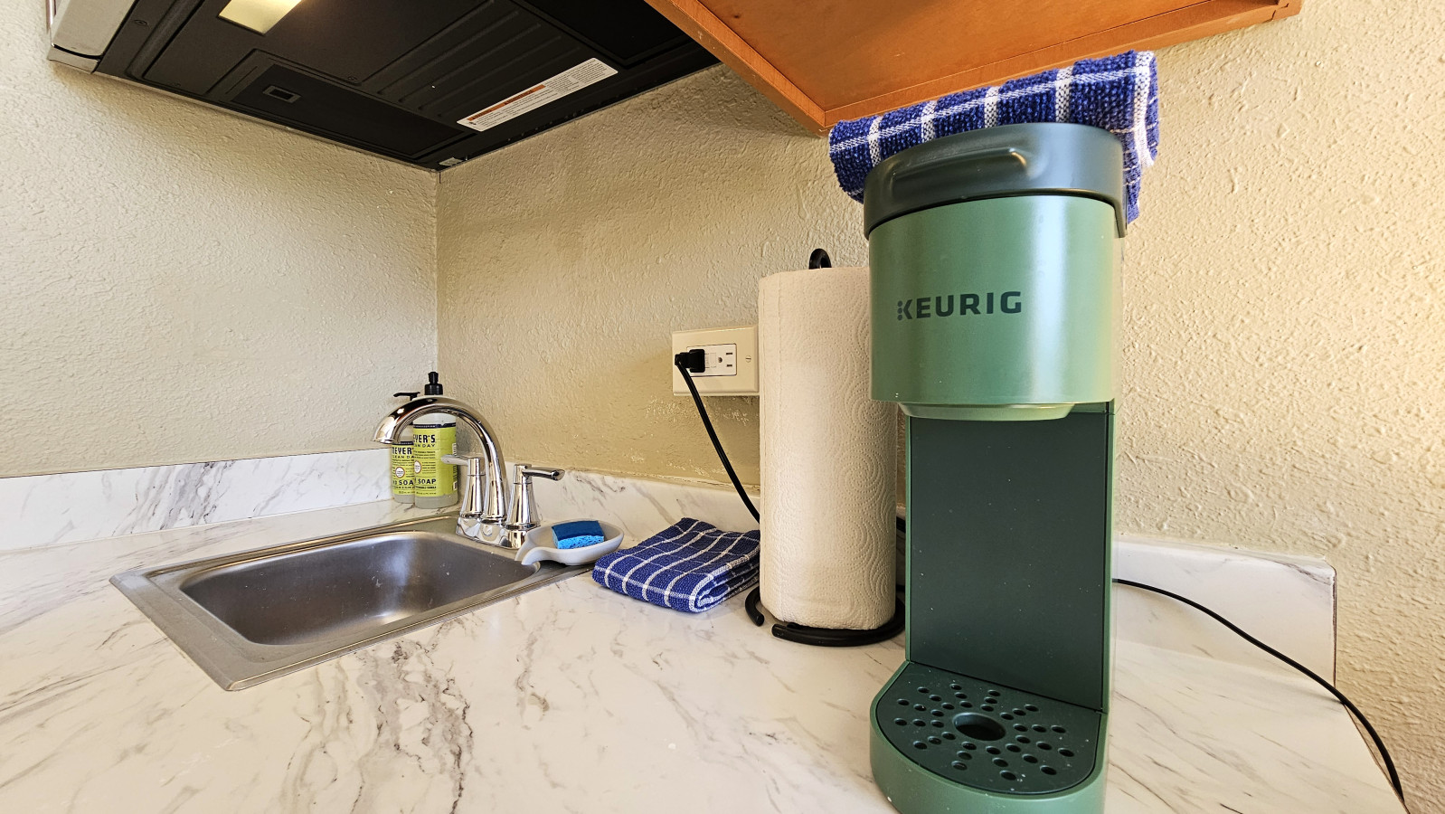 WGH 216 2nd Floor 20' from Hula's Bar & Lei Stand | Photo 11