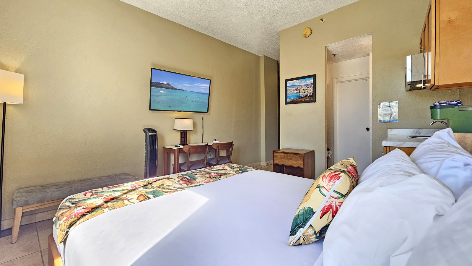 WGH 216 2nd Floor 20' from Hula's Bar & Lei Stand | Photo 5