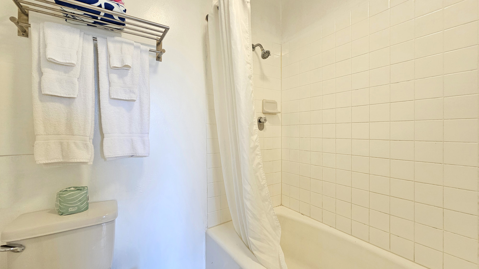 WGH 216 2nd Floor 20' from Hula's Bar & Lei Stand | Photo 14