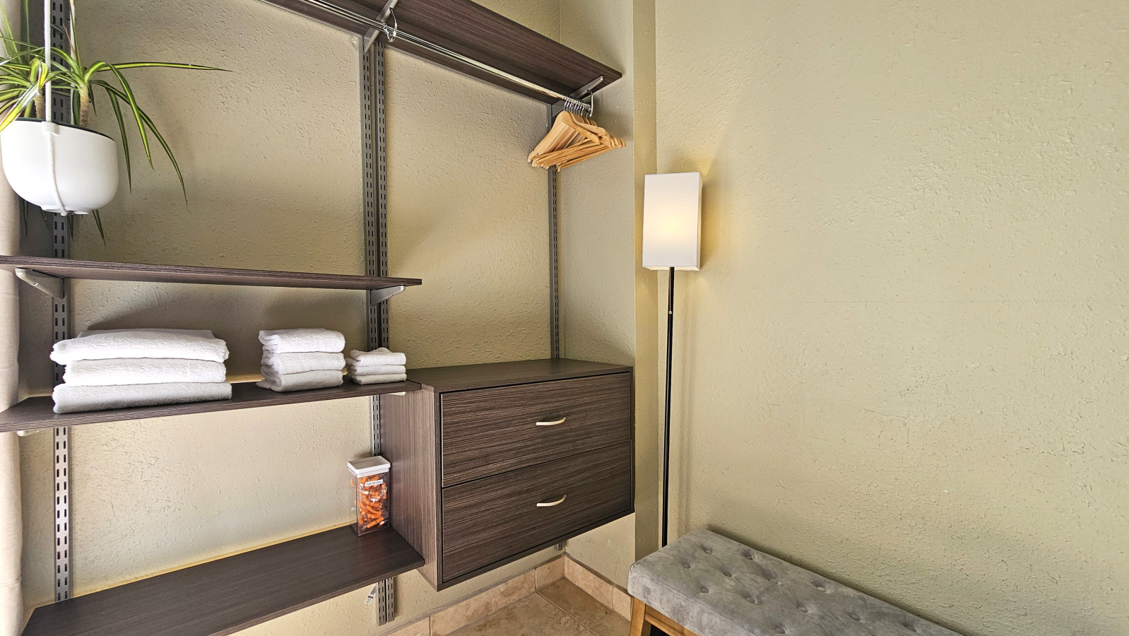 WGH 216 2nd Floor 20' from Hula's Bar & Lei Stand | Photo 4