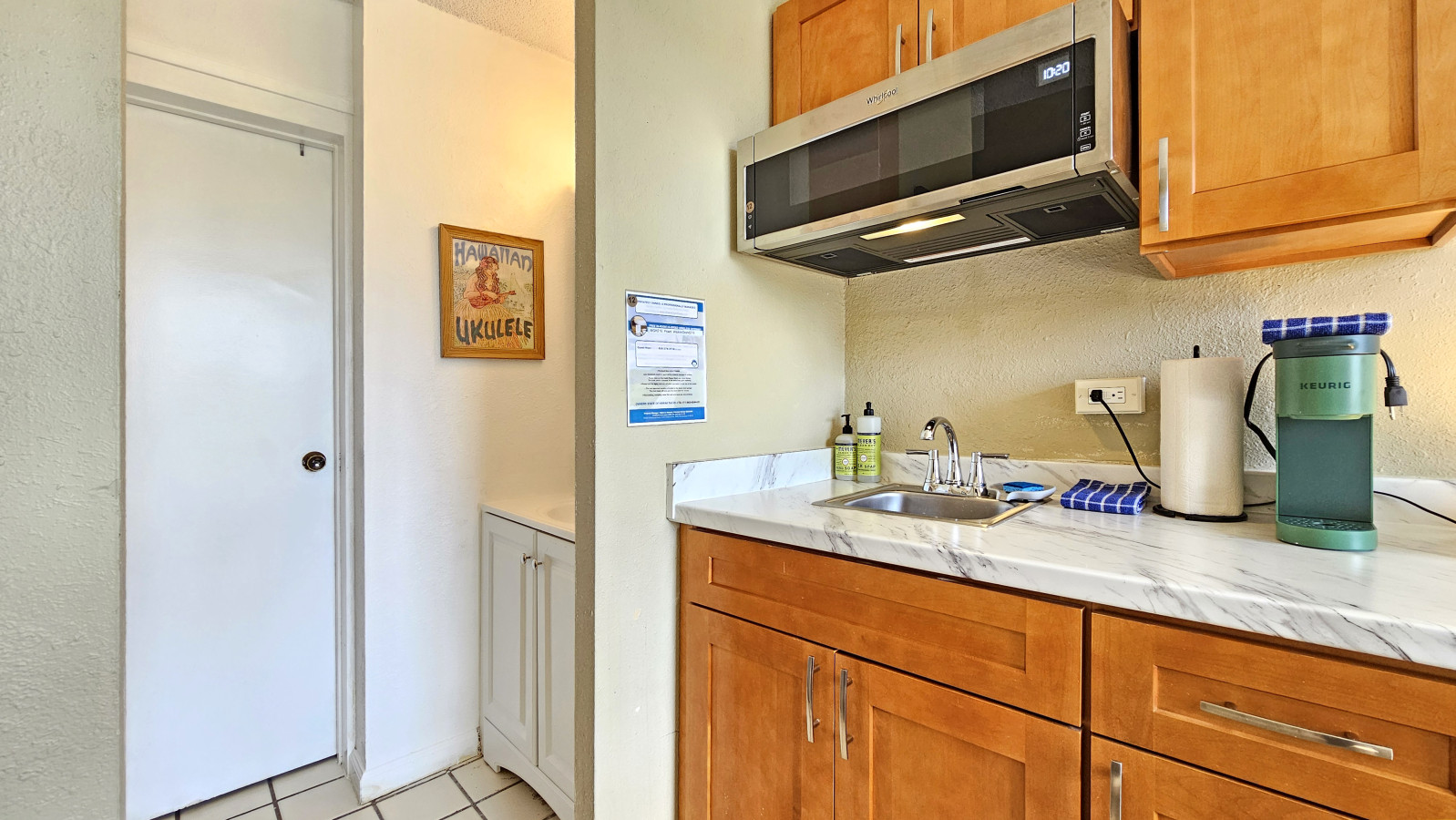 WGH 216 2nd Floor 20' from Hula's Bar & Lei Stand | Photo 7