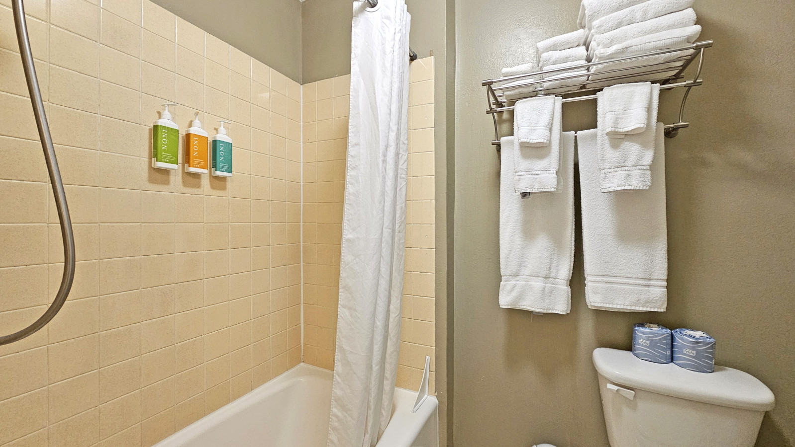 WGH 215 · 20' from Hula's Bar & Lei Stand | Photo 11