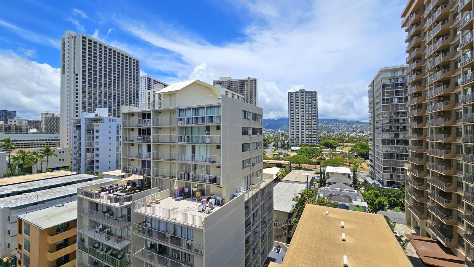 WGH 922 · 9th Floor Spacious Studio | Photo 8