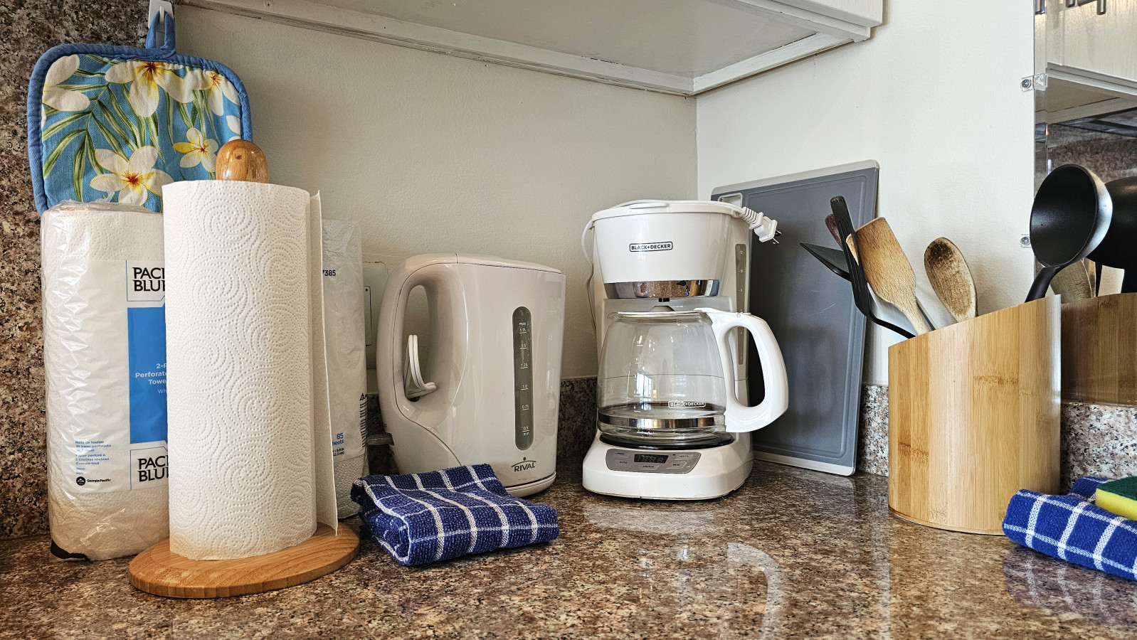 WGH 922 · 9th Floor Spacious Studio | Photo 15