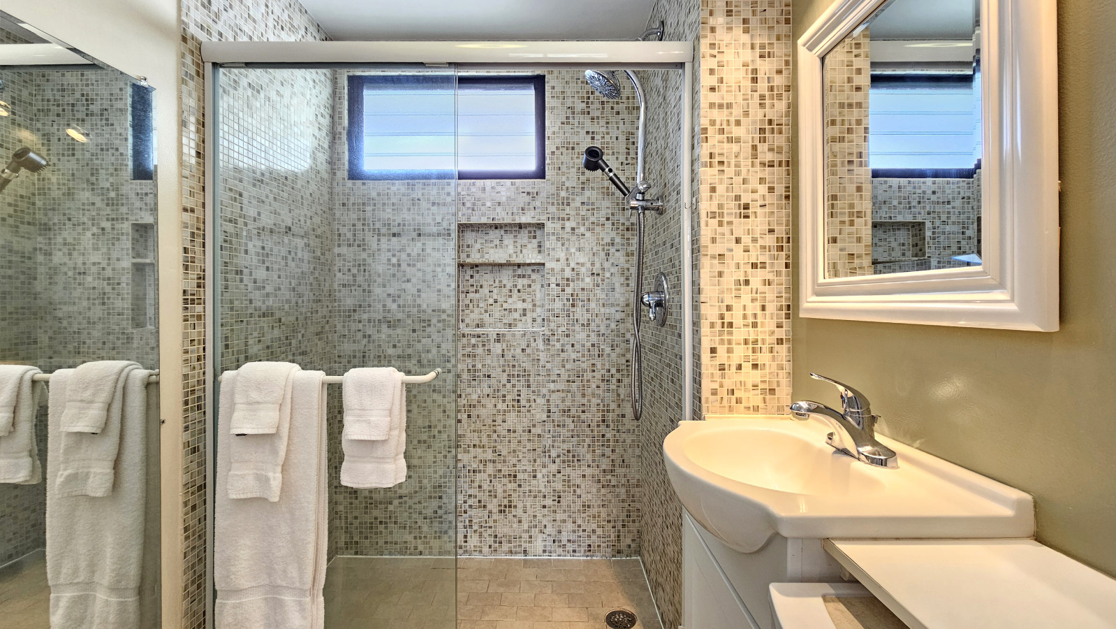 WGH 922 · 9th Floor Spacious Studio | Photo 9