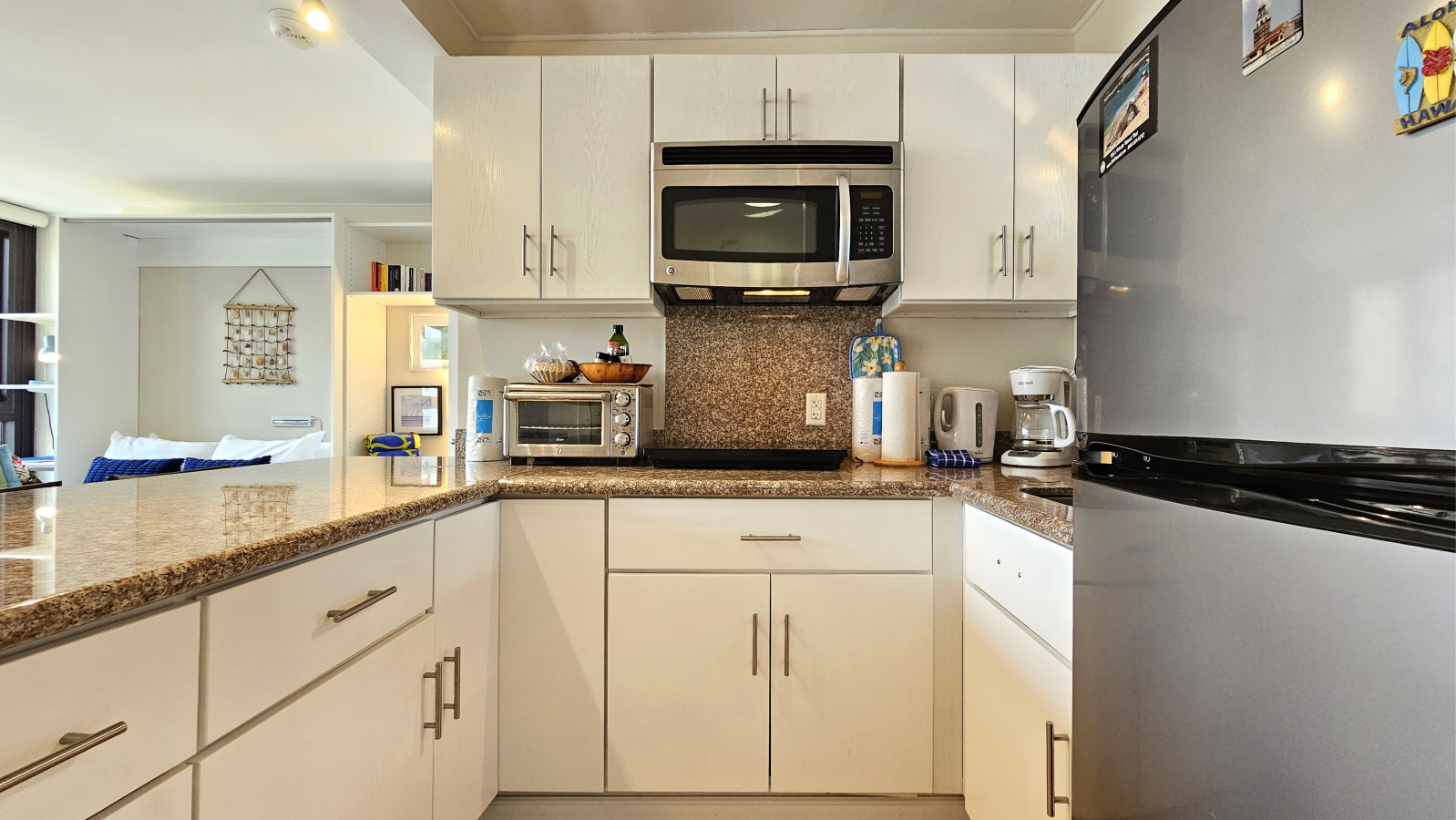 WGH 922 · 9th Floor Spacious Studio | Photo 2