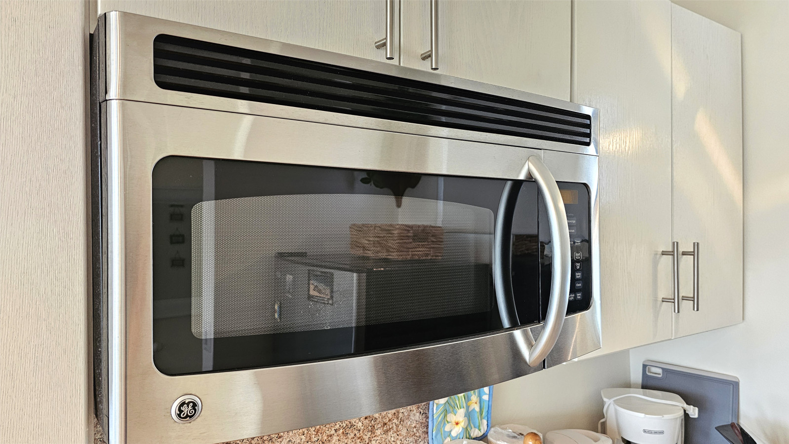 WGH 922 · 9th Floor Spacious Studio | Photo 11