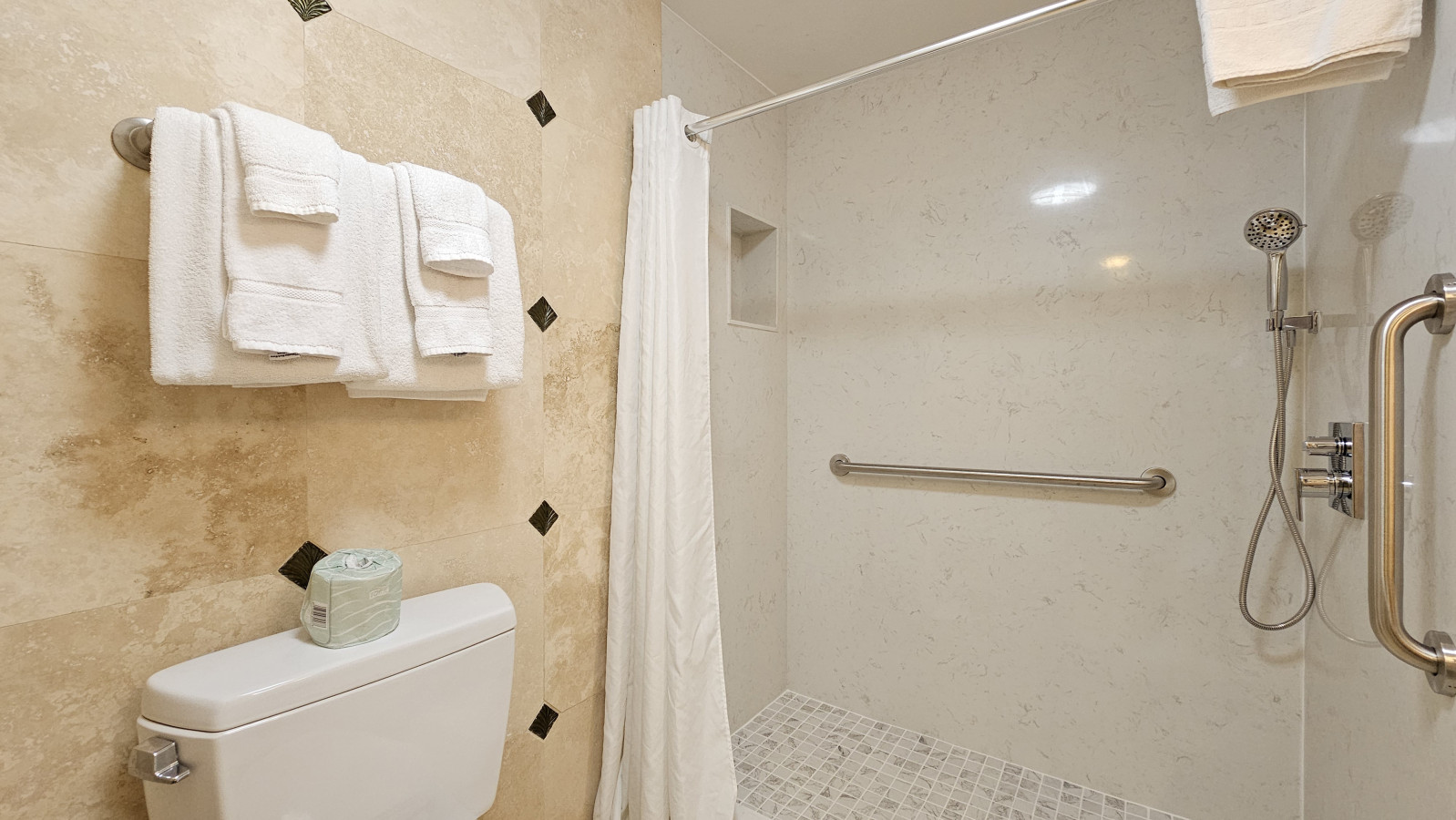 WGH 612 · Suite 612 at The Waikiki Grand | Photo 15