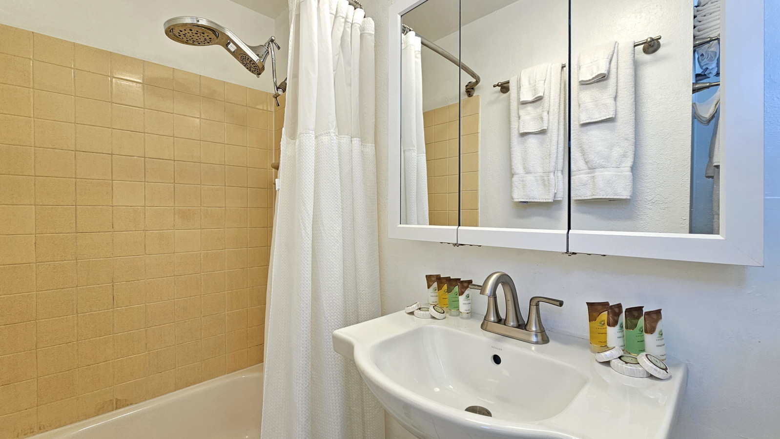 WGH 214 2nd Floor 20' from Hula's Bar & Lei Stand | Photo 7