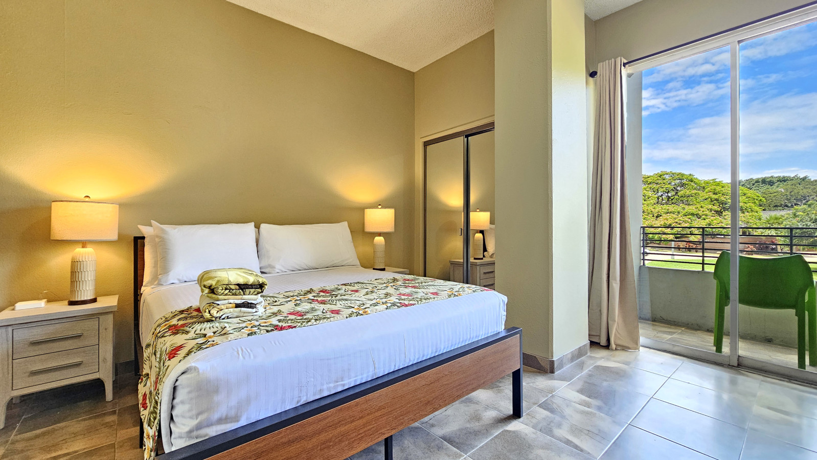 WGH 214 2nd Floor 20' from Hula's Bar & Lei Stand