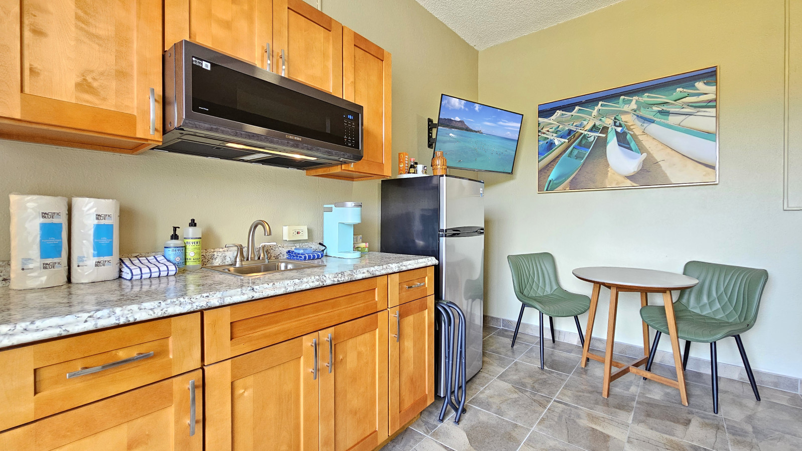 WGH 214 2nd Floor 20' from Hula's Bar & Lei Stand | Photo 9