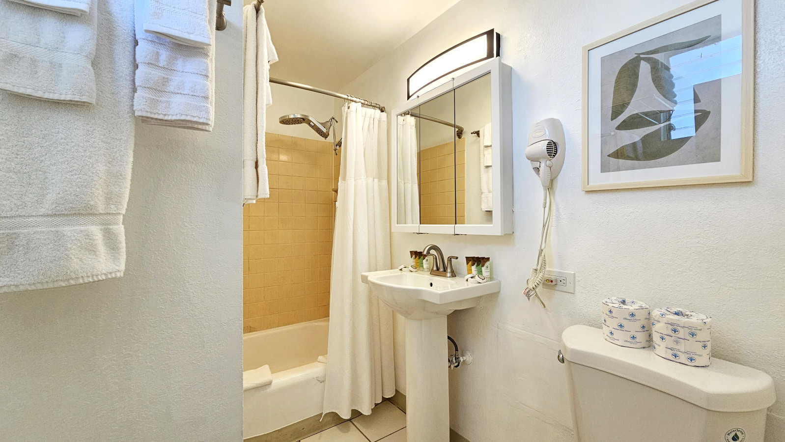 WGH 214 2nd Floor 20' from Hula's Bar & Lei Stand | Photo 6