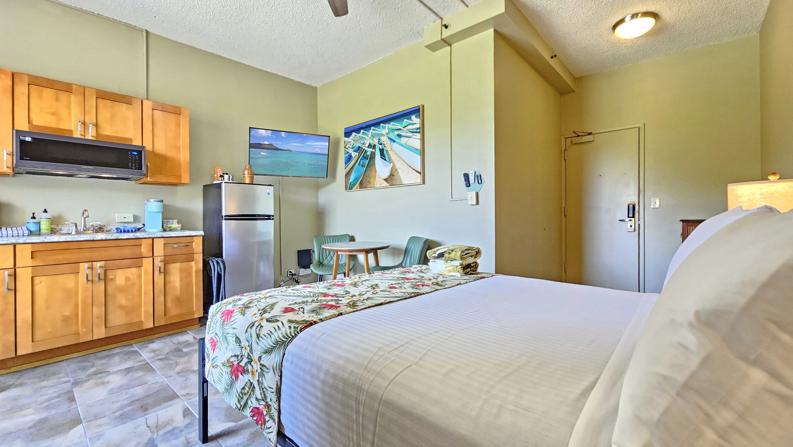 WGH 214 2nd Floor 20' from Hula's Bar & Lei Stand | Photo 2