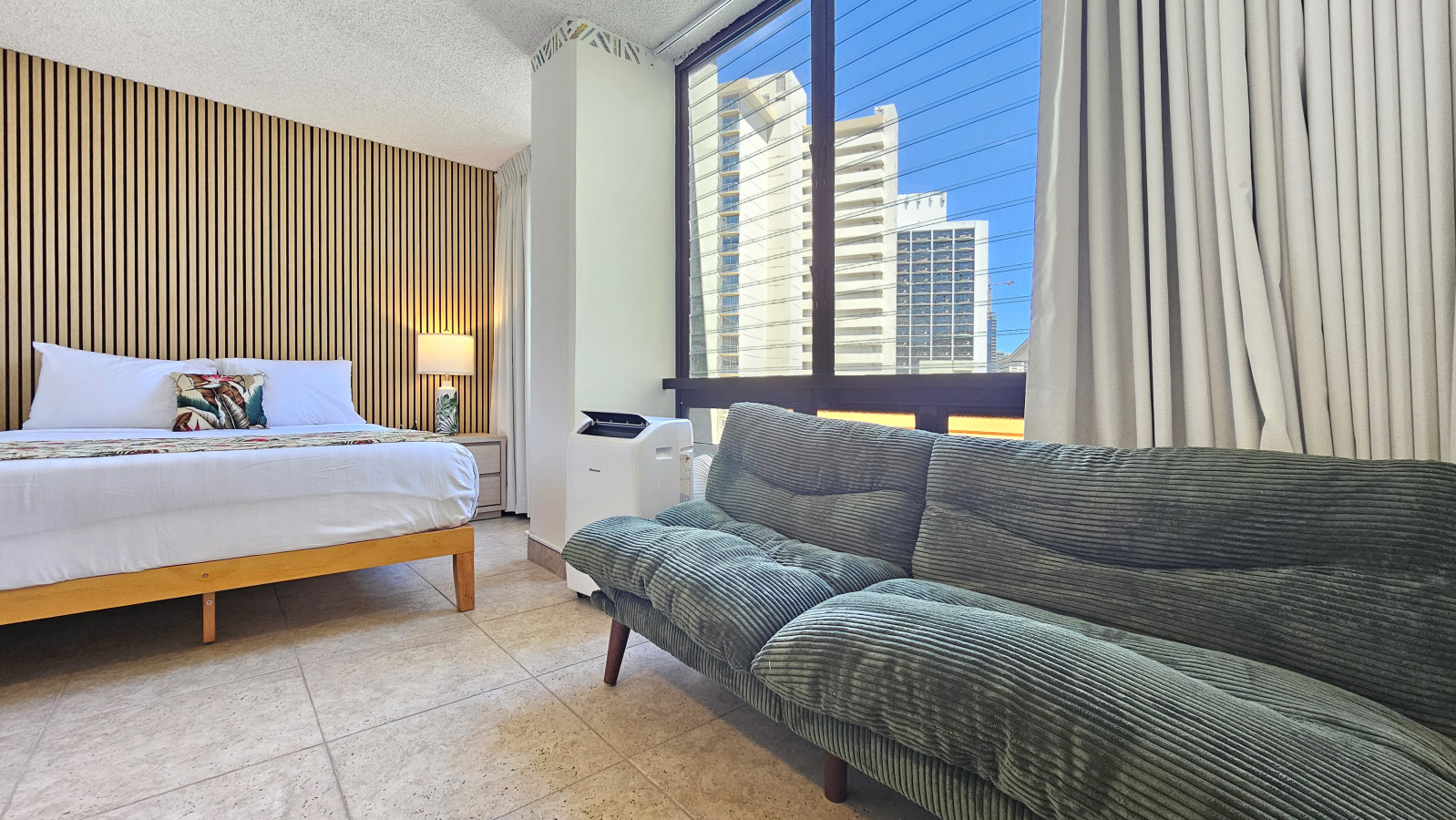 WGH 900 Bright & Modern Corner Unit | Photo 6