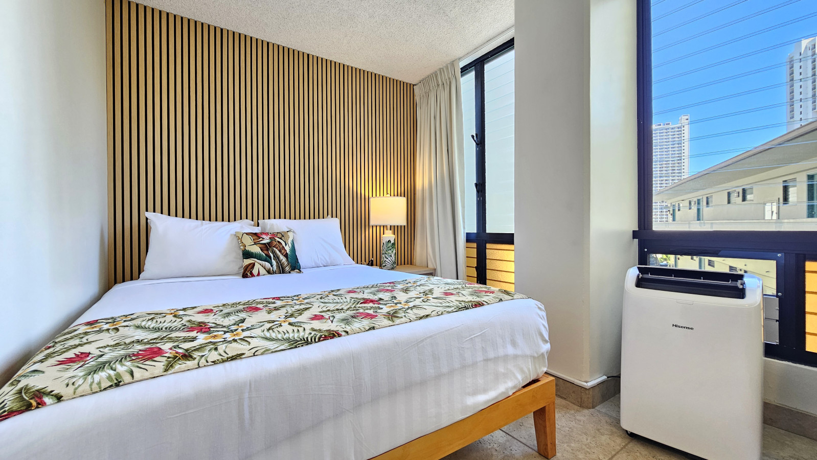 WGH 900 Bright & Modern Corner Unit | Photo 15