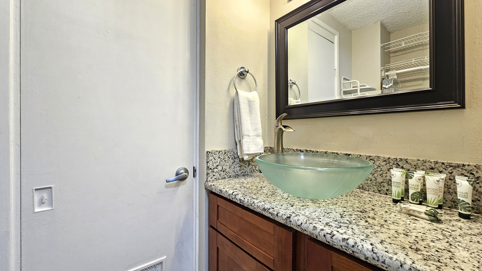 WGH 402 Chic Studio, Lanai, Pool, Kitchen | Photo 6