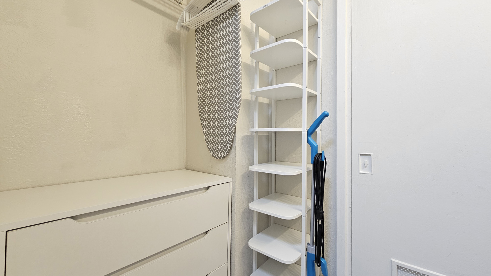 WGH 402 Chic Studio, Lanai, Pool, Kitchen | Photo 15