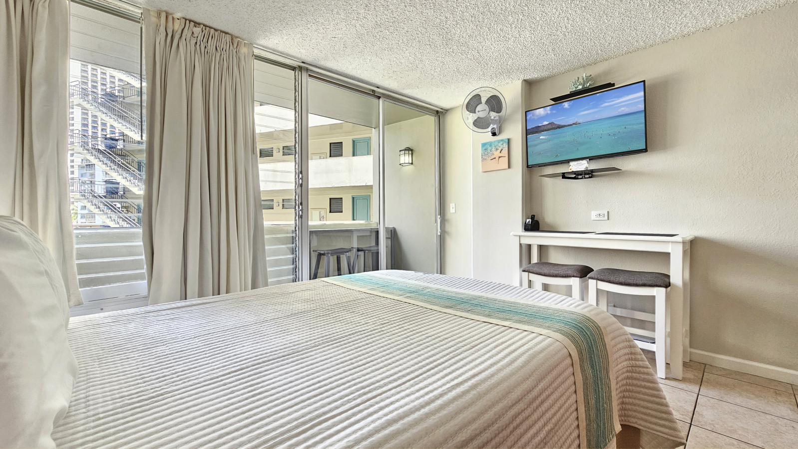 WGH 402 Chic Studio, Lanai, Pool, Kitchen | Photo 18