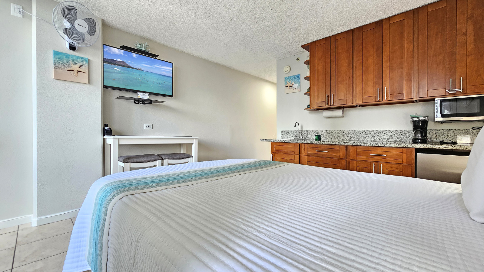 WGH 402 Chic Studio, Lanai, Pool, Kitchen | Photo 4