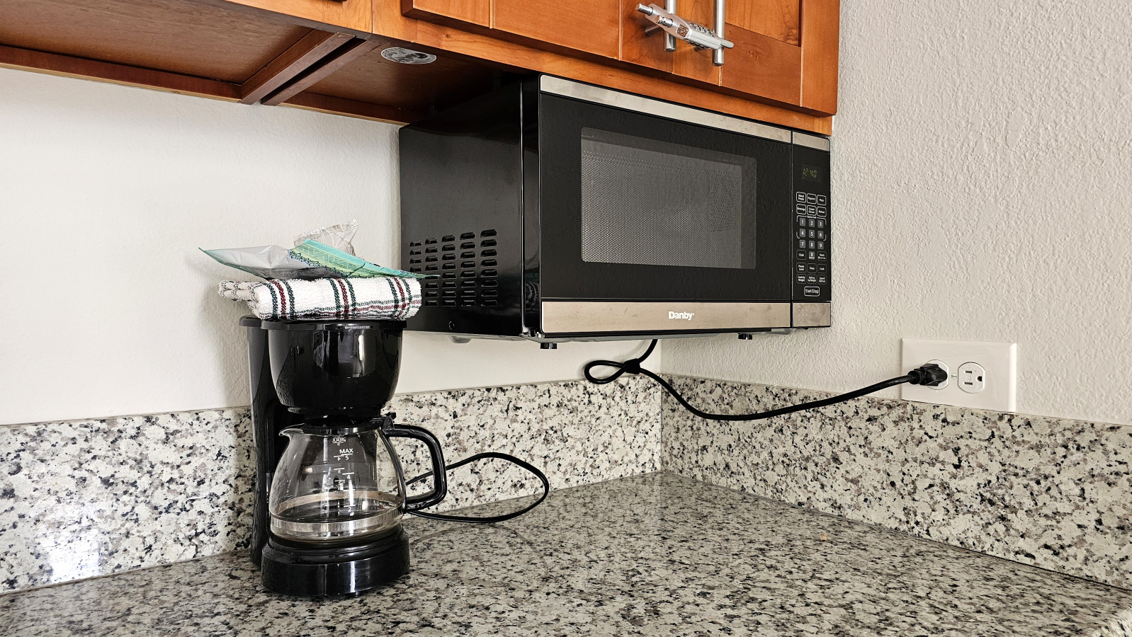 WGH 402 Chic Studio, Lanai, Pool, Kitchen | Photo 21