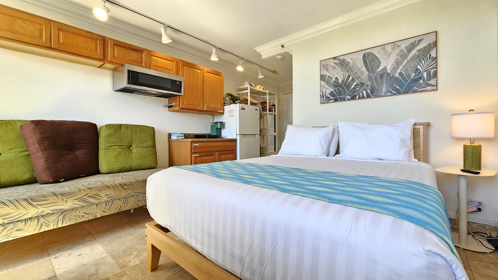 WGH 610 Ocean View with Lanai Dining & Queen bed | Photo 2