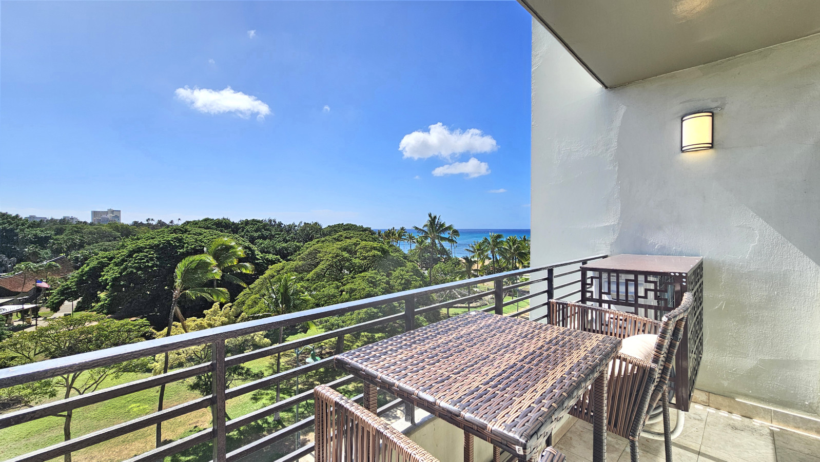 WGH 610 Ocean View with Lanai Dining & Queen bed