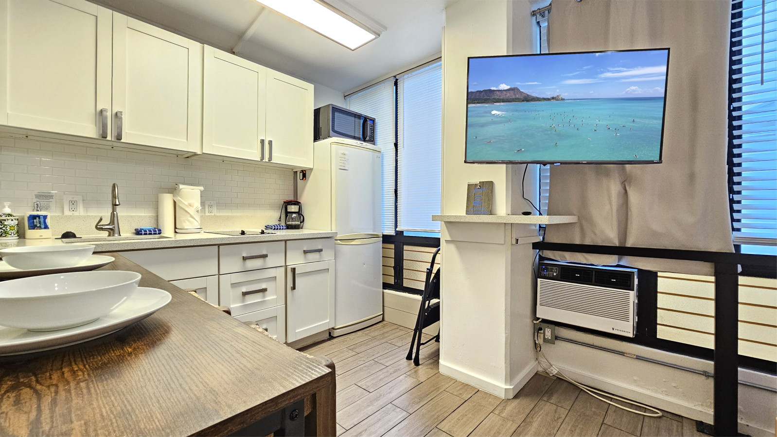 WGH 300 Kitchen Unit modern and updated | Photo 7